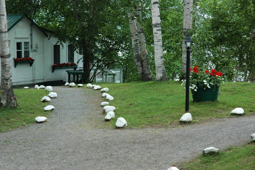 Birch Cliff Lodge On Baptiste Lake Highland Grove Eksteriør billede
