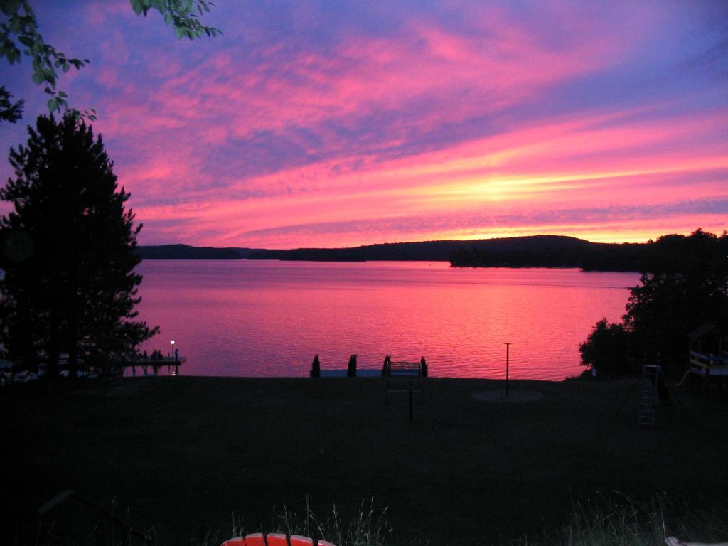 Birch Cliff Lodge On Baptiste Lake Highland Grove Eksteriør billede