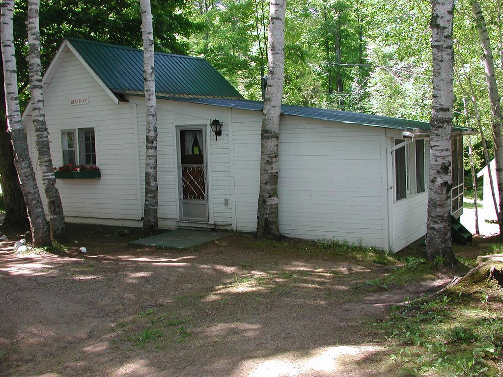 Birch Cliff Lodge On Baptiste Lake Highland Grove Eksteriør billede