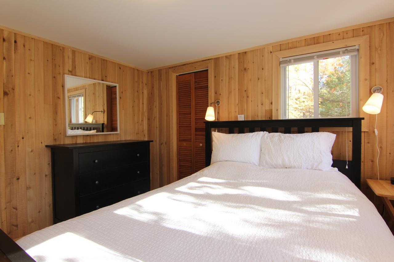 Birch Cliff Lodge On Baptiste Lake Highland Grove Eksteriør billede