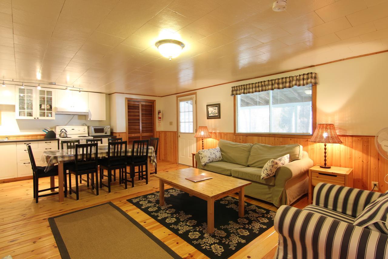 Birch Cliff Lodge On Baptiste Lake Highland Grove Eksteriør billede