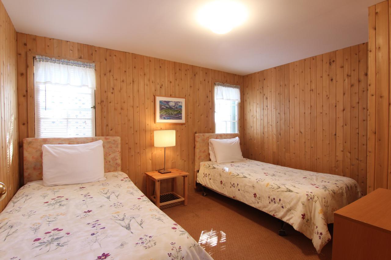 Birch Cliff Lodge On Baptiste Lake Highland Grove Eksteriør billede