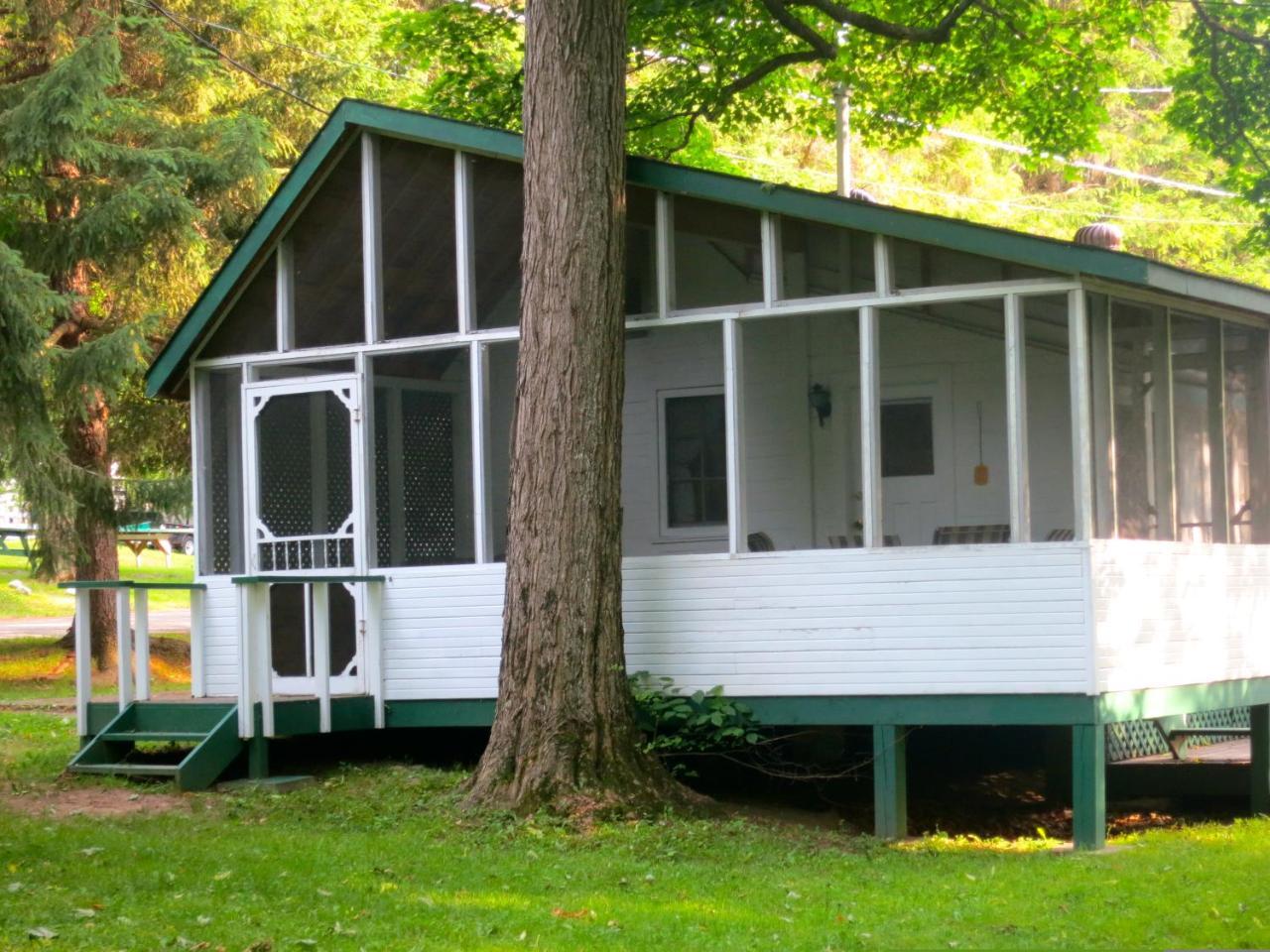 Birch Cliff Lodge On Baptiste Lake Highland Grove Eksteriør billede